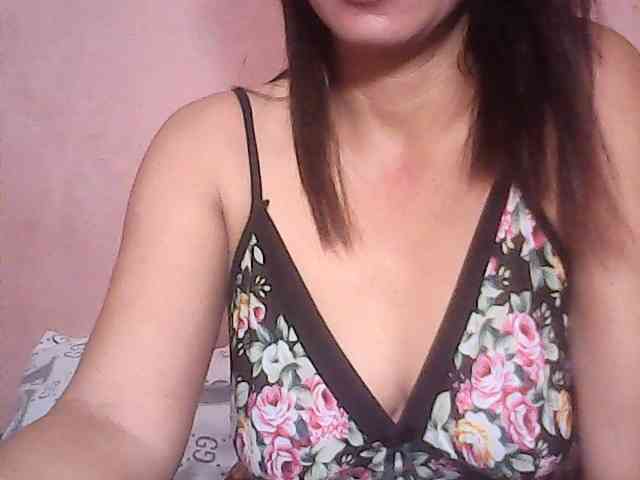 Yummyasian22 webcam