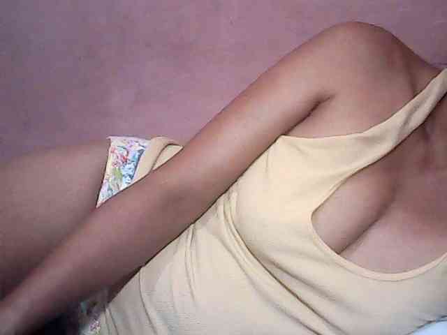 Yummyasian22 webcam