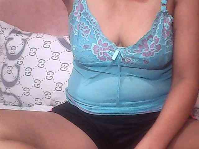 Yummyasian22 webcam