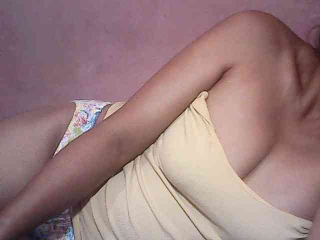 Yummyasian22 webcam