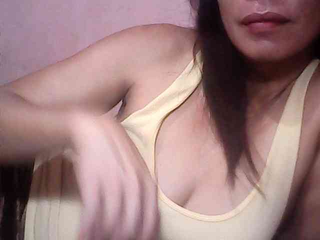 Yummyasian22 webcam