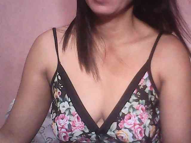 Yummyasian22 webcam