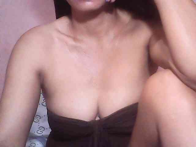 Yummyasian22 webcam