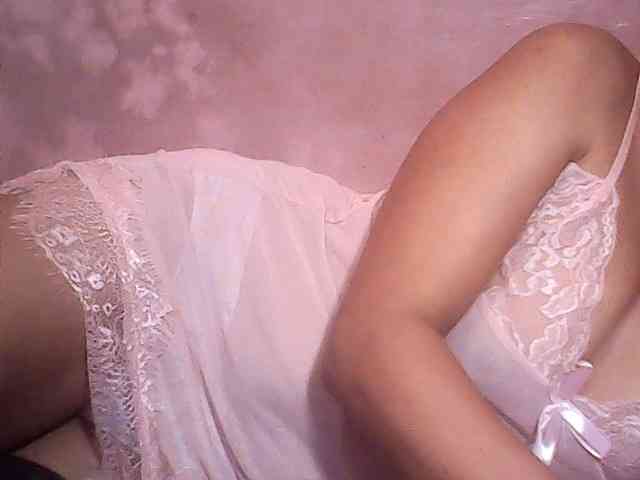 Yummyasian22 webcam