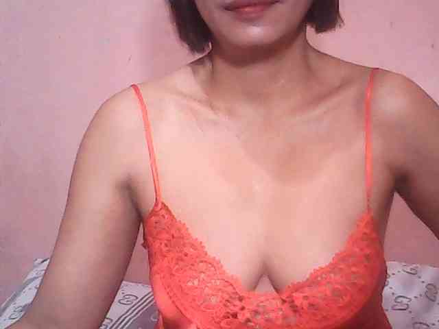 Yummyasian22 webcam