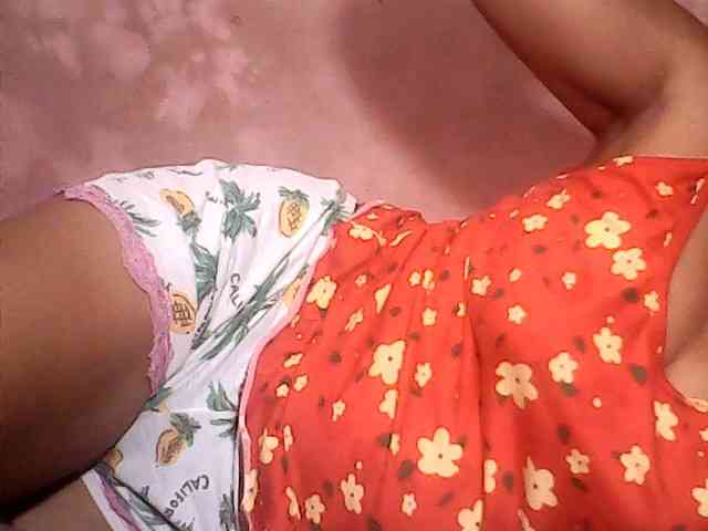 Yummyasian22 webcam