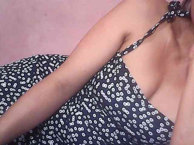 Yummyasian22 webcam