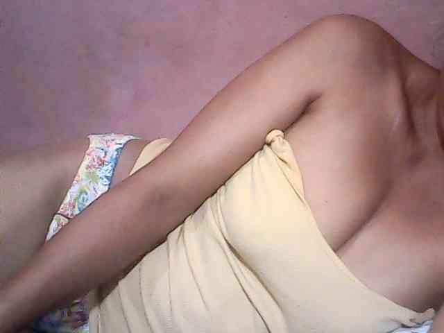 Yummyasian22 Live Webcam on BongaCams