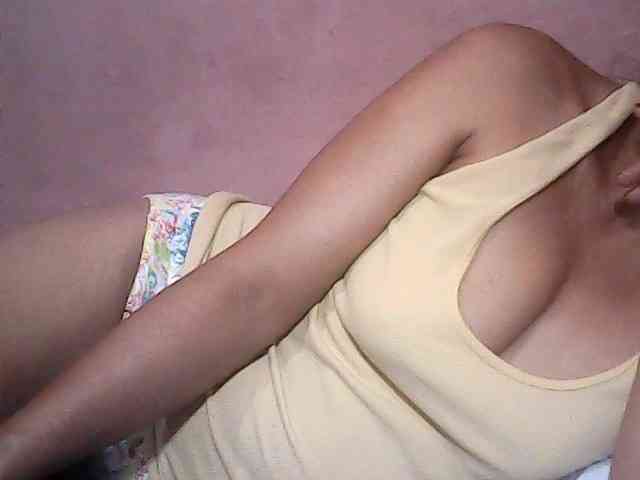 Yummyasian22 webcam