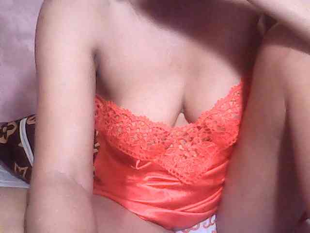 Yummyasian22 webcam