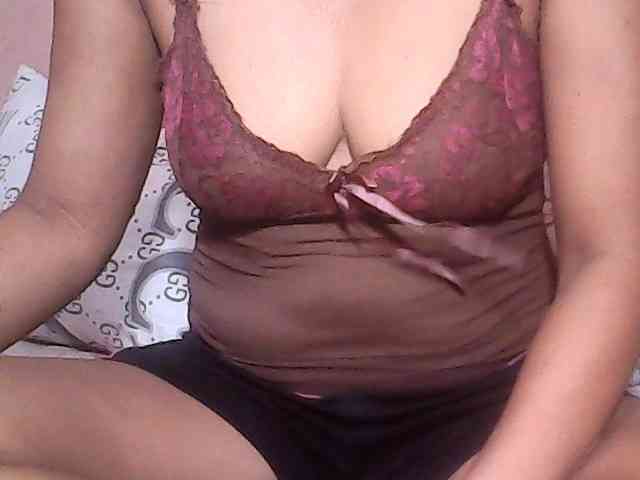 Yummyasian22 webcam