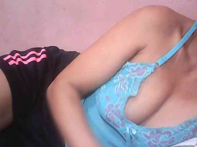 Yummyasian22 webcam