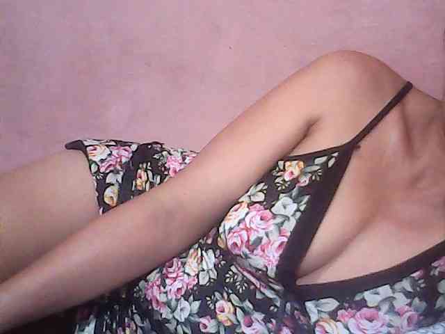 Yummyasian22 webcam
