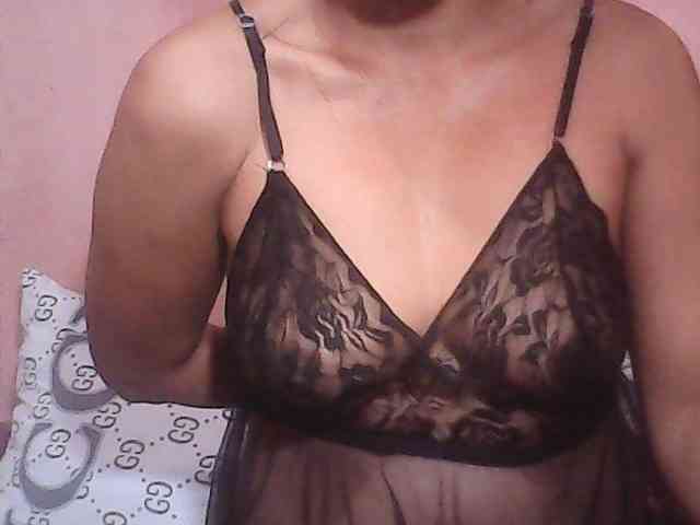 Yummyasian22 webcam