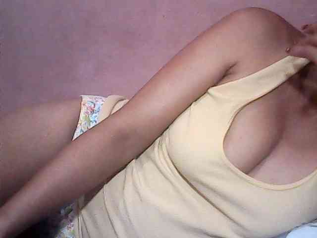 Yummyasian22 webcam