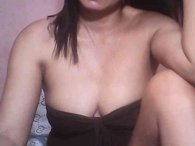 Yummyasian22 webcam