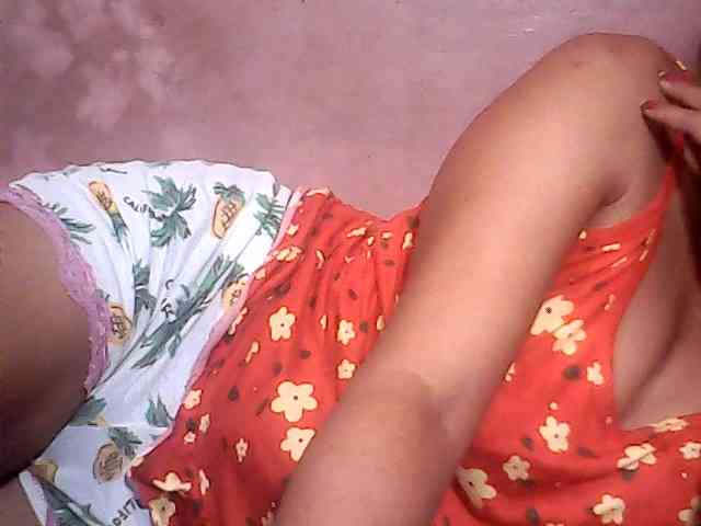 Yummyasian22 webcam