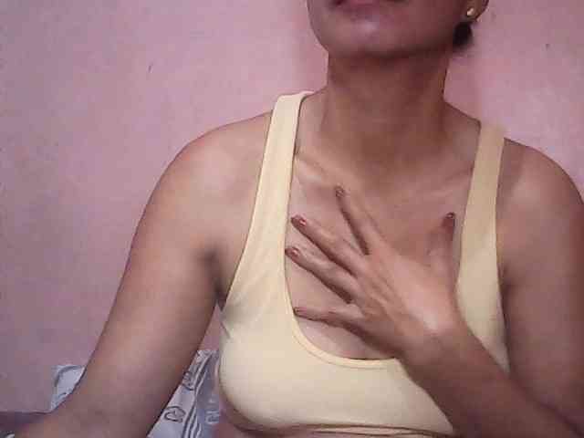 Yummyasian22 webcam