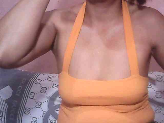 Yummyasian22 webcam