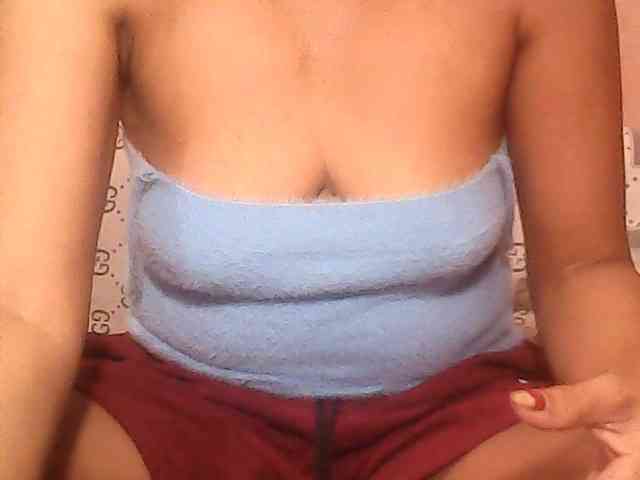 Yummyasian22 webcam