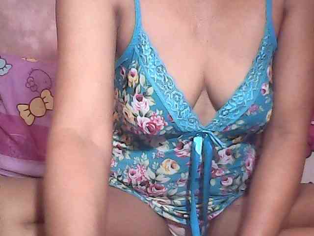 Yummyasian22 webcam