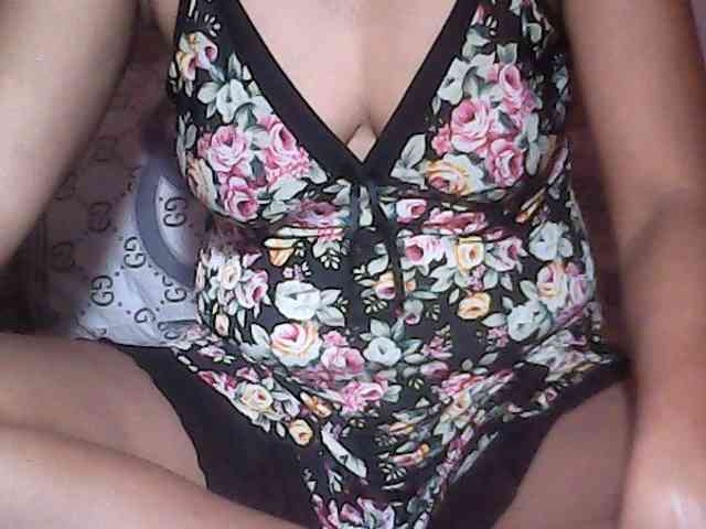 Yummyasian22 webcam