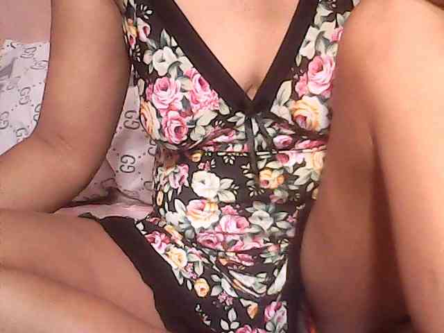 Yummyasian22 webcam