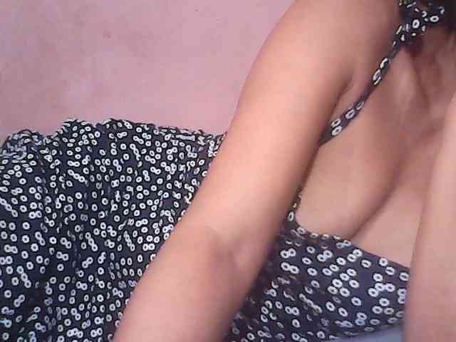 Yummyasian22 webcam