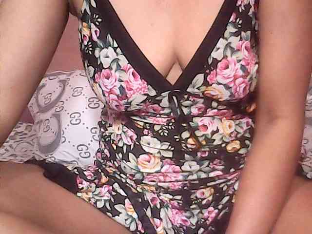 Yummyasian22 webcam