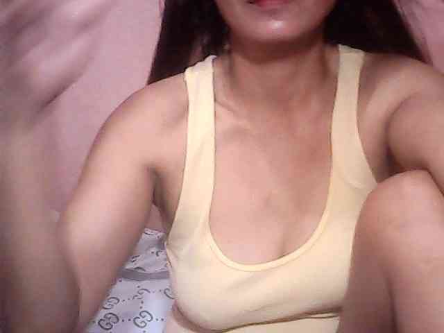 Yummyasian22 webcam