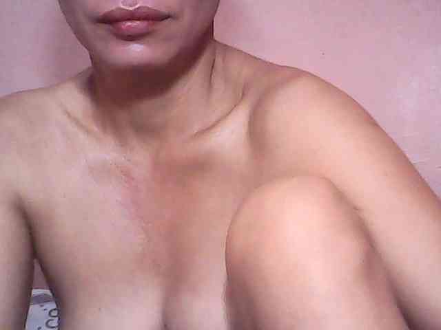 Yummyasian22 webcam