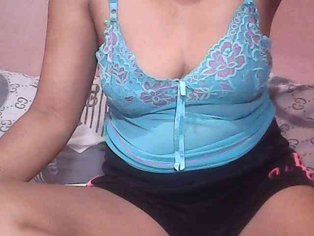 Yummyasian22 webcam