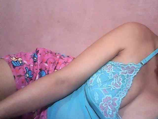 Yummyasian22 webcam