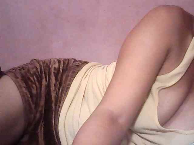 Yummyasian22 webcam