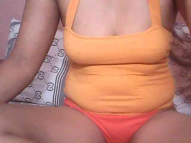 Yummyasian22 webcam