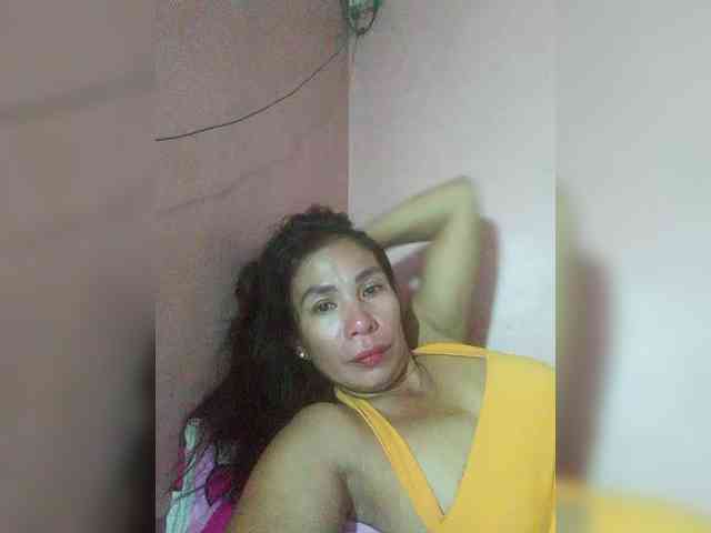 Yummyasian22 webcam