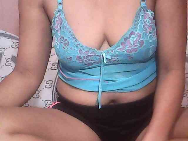 Yummyasian22 webcam