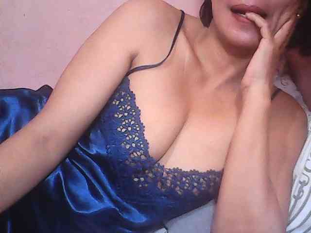 Yummyasian22 webcam