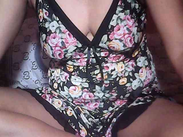 Yummyasian22 webcam
