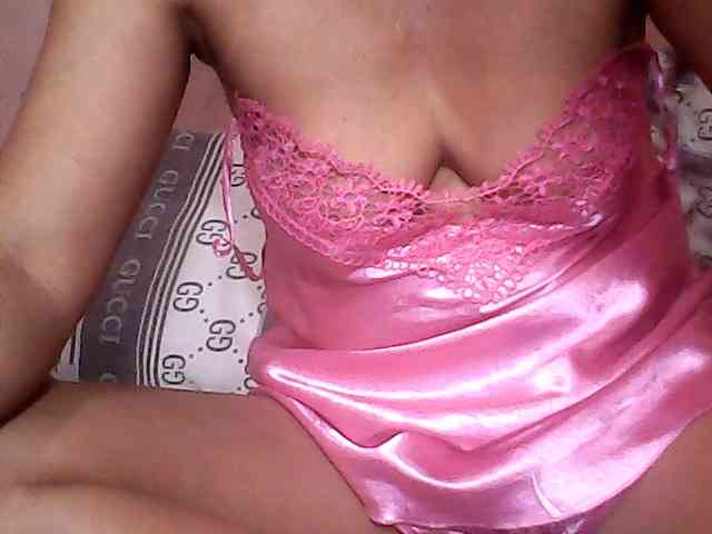 Yummyasian22 webcam