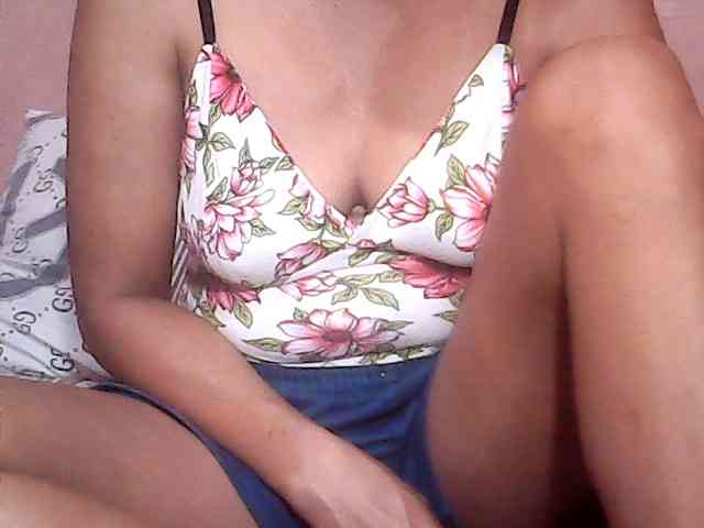 Yummyasian22 webcam