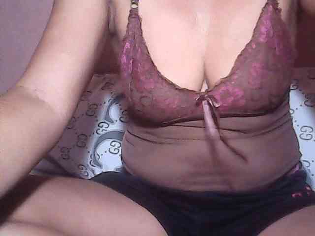 Yummyasian22 webcam
