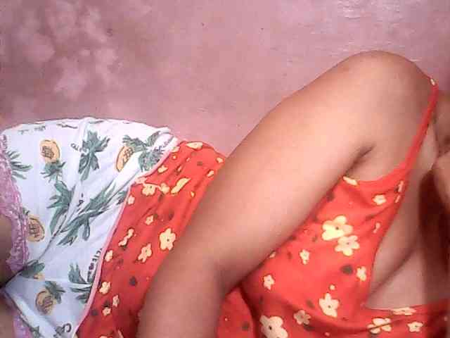 Yummyasian22 webcam