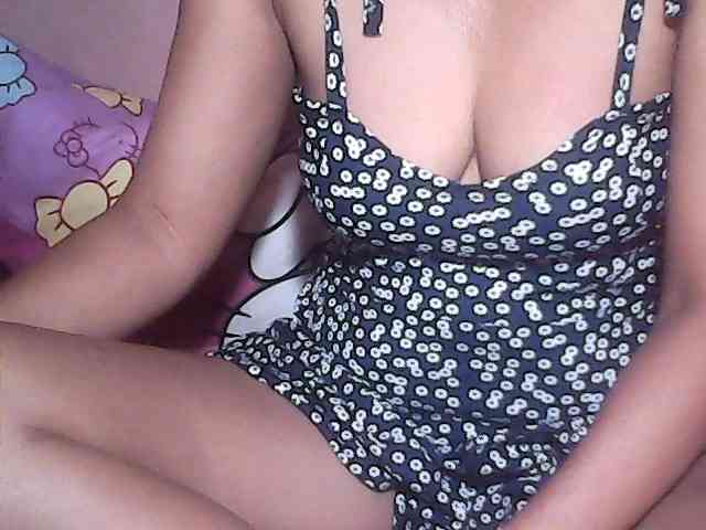 Yummyasian22 webcam