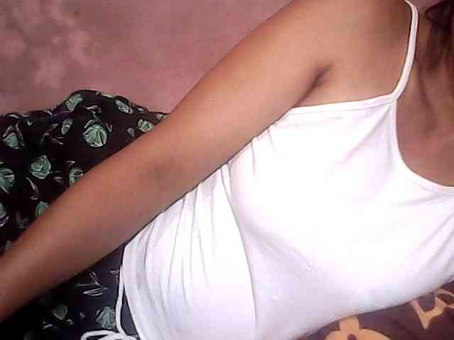 Yummyasian22 webcam