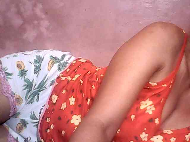 Yummyasian22 webcam