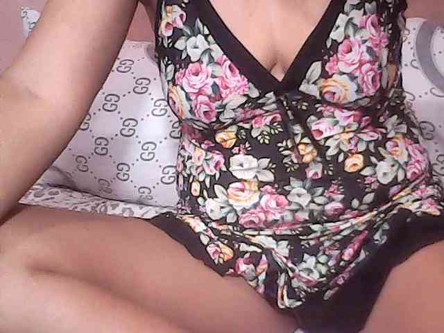 Yummyasian22 webcam