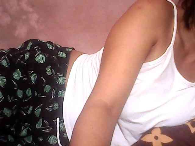 Yummyasian22 webcam