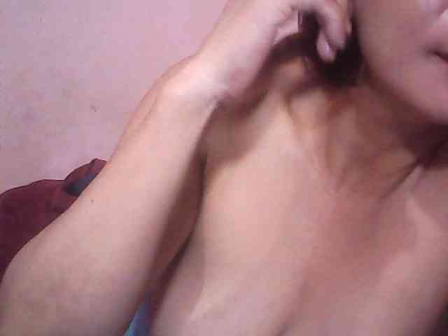 Yummyasian22 webcam