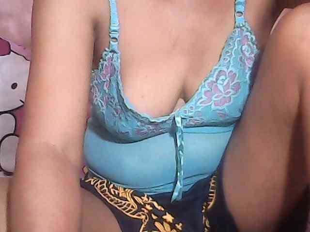 Yummyasian22 webcam